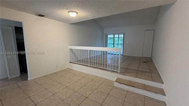 Foto del edificio - 2550 Riverside Dr