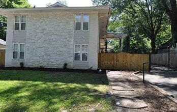 Building Photo - 216 N Hollywood St