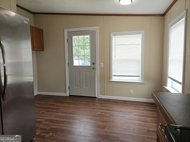 Foto del edificio - 4012 Candy Ln