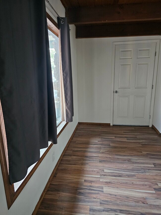 Building Photo - 6323 Lindley Ave