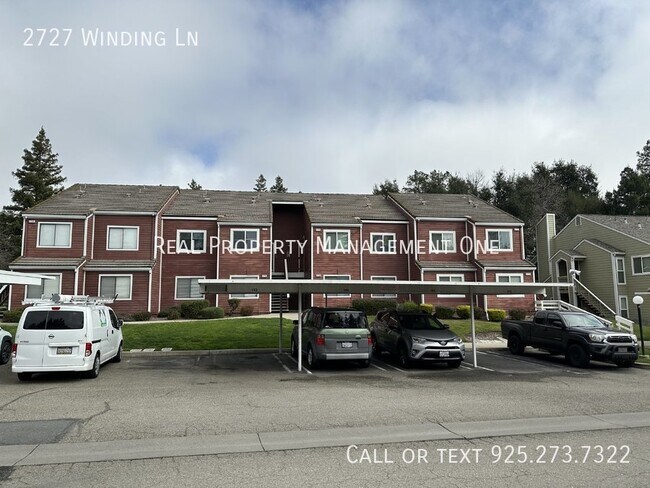 Foto del edificio - 2727 Winding Ln