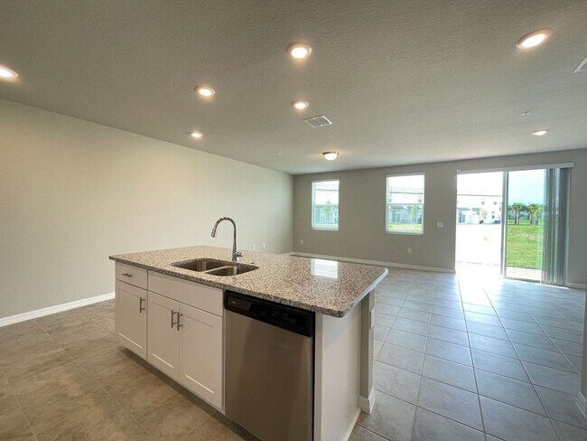 Building Photo - 3 Bedroom, 2.5 Bath Town Home in Greens at...