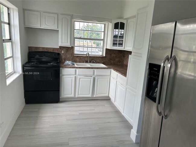 Foto del edificio - 2215 NW 33rd St