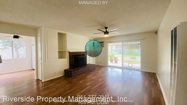 Building Photo - 2 br, 1.5 bath House - 3750 Oakwood Pl.
