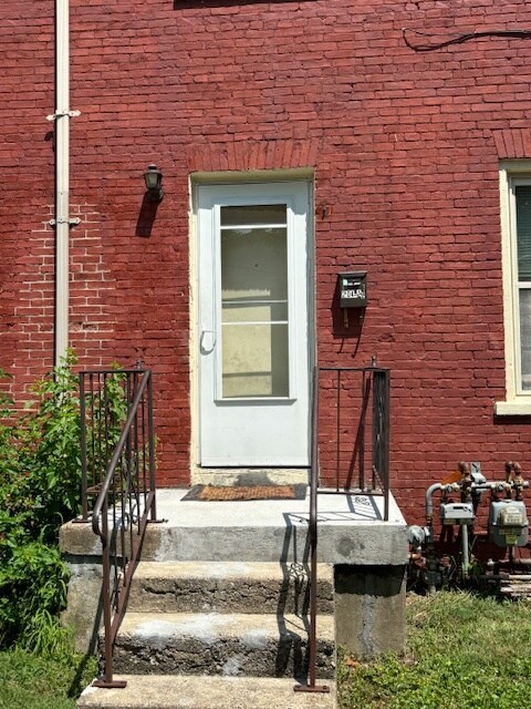 Side 204 Upstairs - 204 N 4th St