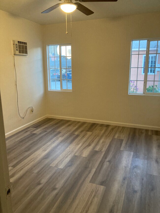 Foto del edificio - 4010 Flower St