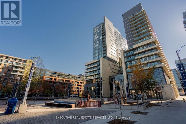 Building Photo - 36 Lisgar St