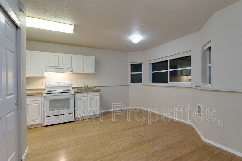 Foto principal - 3417 SW Moss St