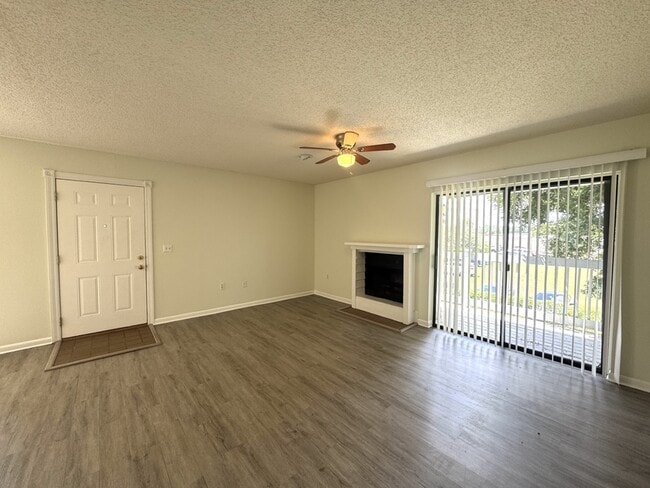 Building Photo - 5845 La Costa Dr