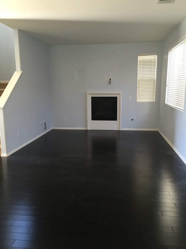 Building Photo - Two Story Townhome -  Moreno Valley
