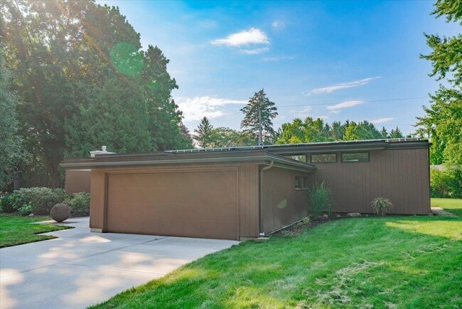 Building Photo - 5813 Anchorage Ave