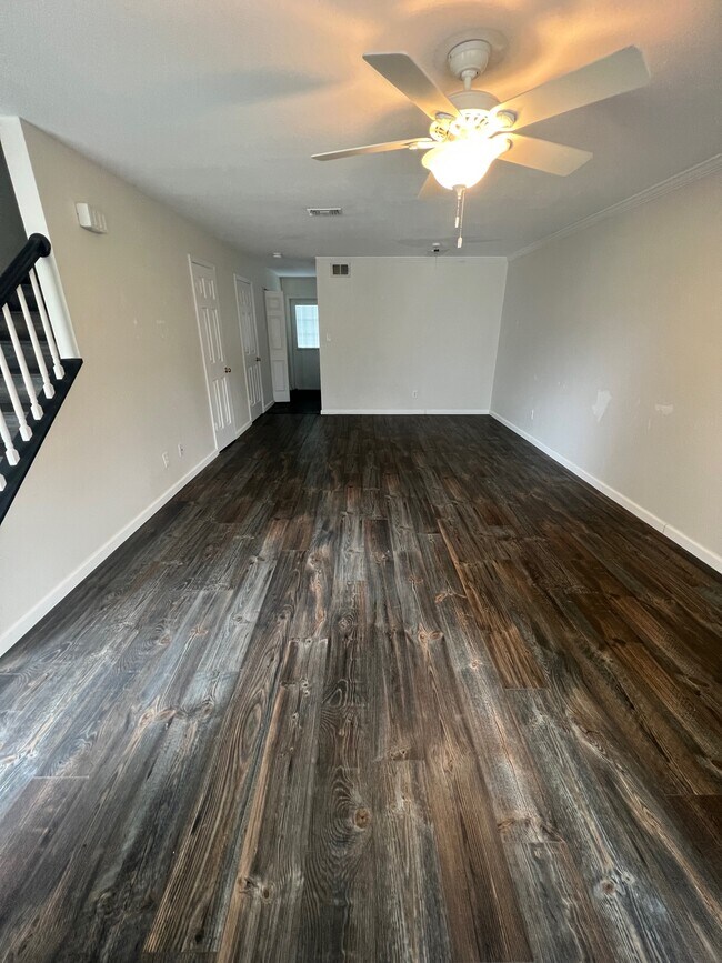 Foto del edificio - 13536 Embassy Park Ct