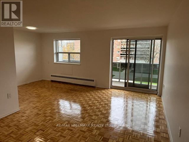 Photo du bâtiment - 515 N Service Rd
