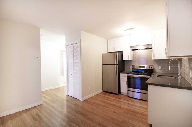 Building Photo - 2 bedroom in San Francisco CA 94133