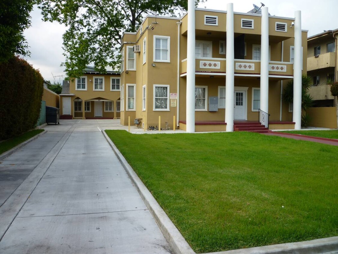 Front Bldg. Top Floor to the Right - 261 Parke St