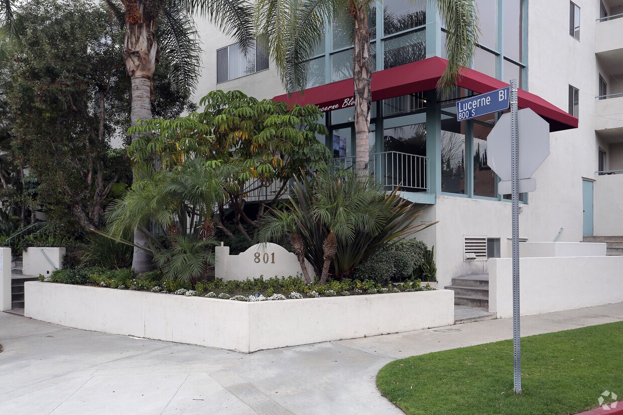 building exterior - 801 S Lucerne Blvd