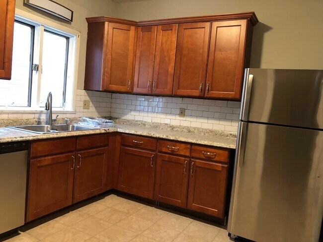 Foto del edificio - 232 W Delavan Ave