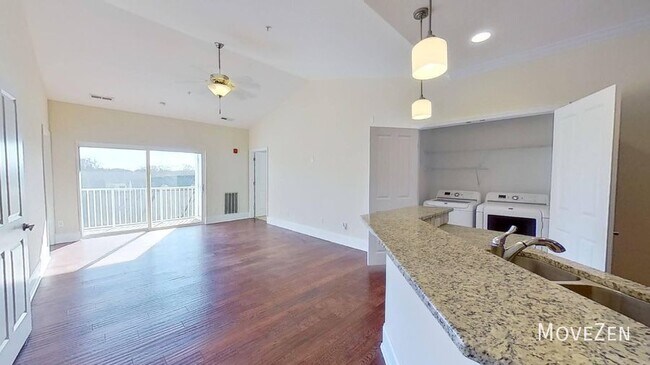 Foto del edificio - 6605 Central Pacific Ave 405C Charlotte NC...