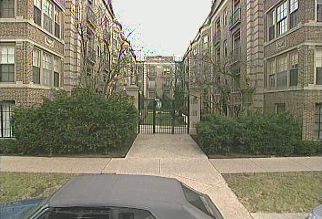 Courtyard - 905-915 Elmwood Ave
