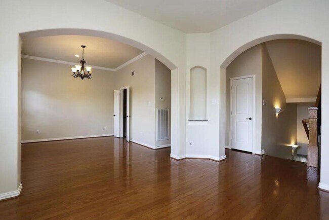 Building Photo - 5615 Winsome Ln