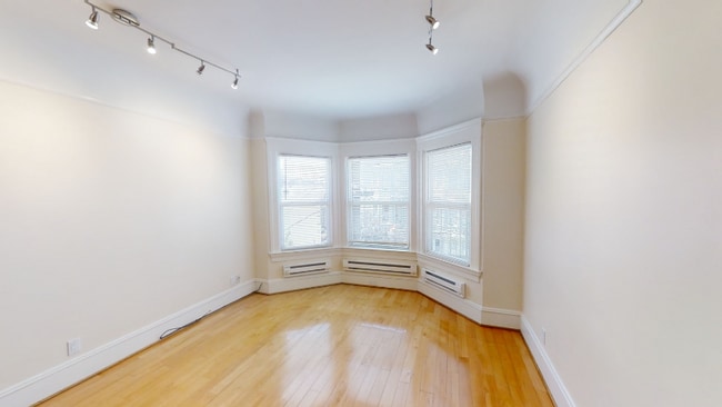 Photo - 622-624 Shrader St Apartment