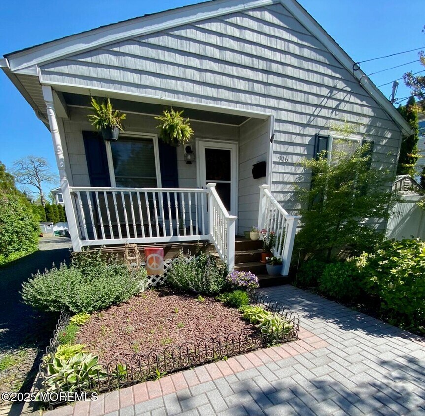 Foto principal - 906 16th Ave
