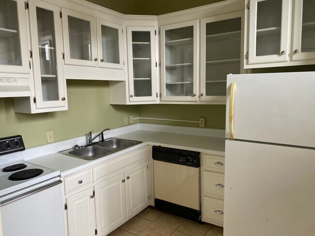 Building Photo - Downtown Apartment