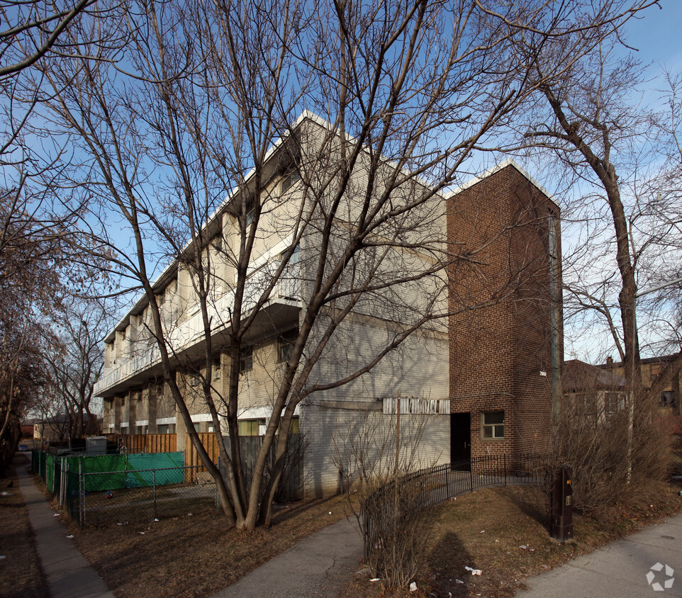 Primary Photo - 2808 KEELE APARTMENTS