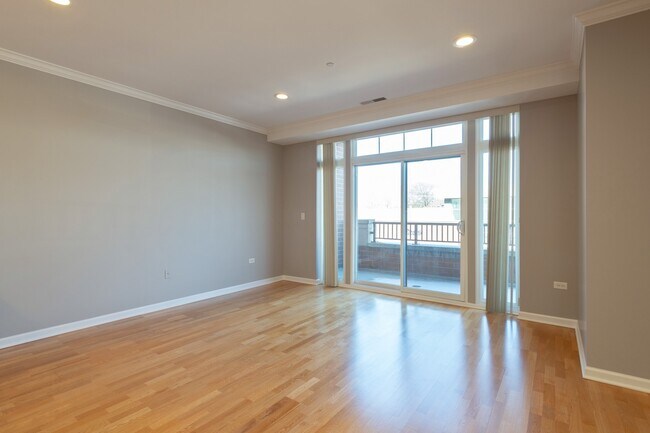 Foto del edificio - 120 N Northwest Hwy