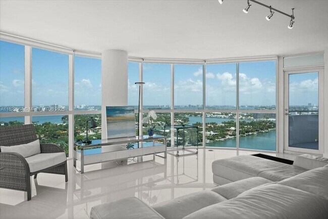 Foto del edificio - 6301 Collins Ave