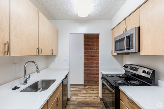 1HAB, 1BA - Cocina - Brewery Square Apartments