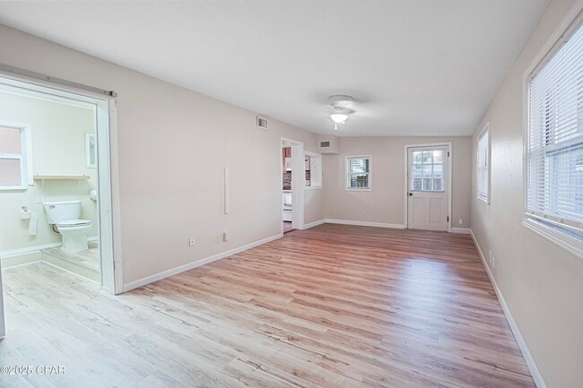 Building Photo - 1504 W 13th St