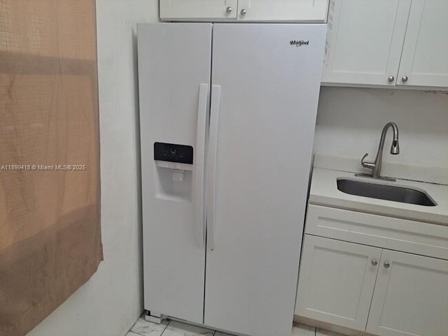 Foto del edificio - 301 NW 177th St