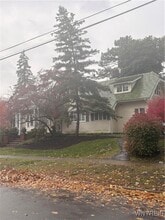 Building Photo - 12 Whiting St