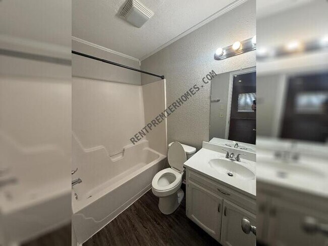 Foto del edificio - 1533 E 67th Pl