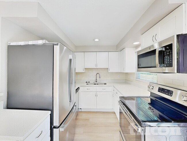 Building Photo - 2852 Nassau St