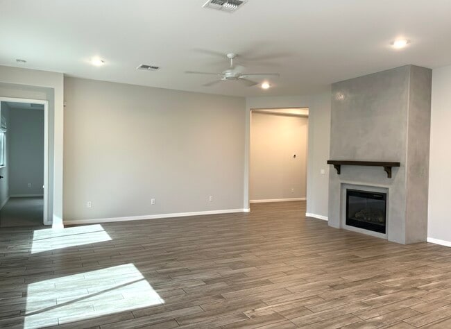 Building Photo - 17243 W Echo Ln