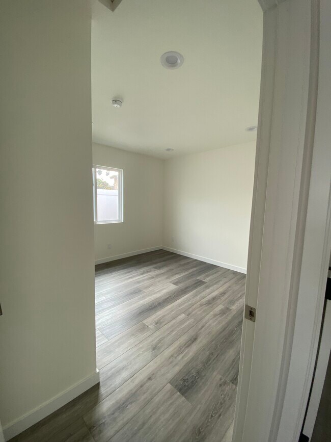 Bedroom - 4520 E La Cara St