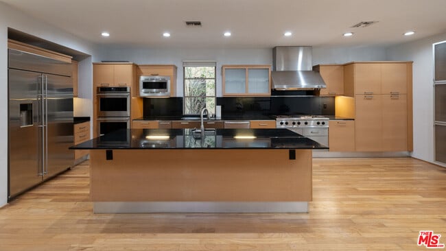 Building Photo - 143 Union Jack Mall