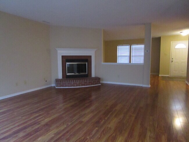Foto del edificio - 711 Thornwood Ct