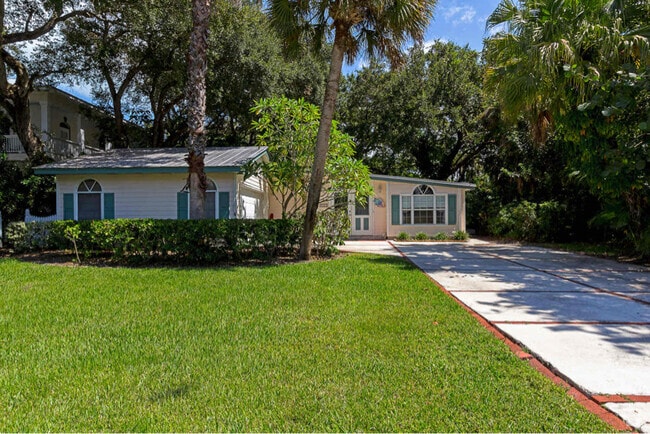 Building Photo - 9480 Frangipani Dr