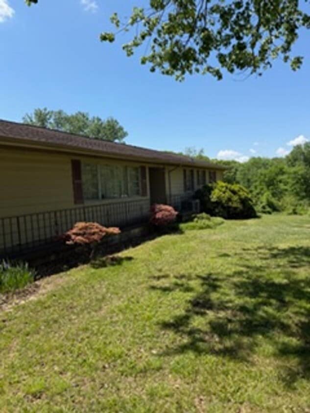 Maryville City 37801 - 3 bedroom, 2.5 bath home Walking distance to Foothills Mall - Contact Deb... - Maryville City  37801 - 3 bedroom, 2.5 bath home - Contact Debra Johnson (865) 591-8281