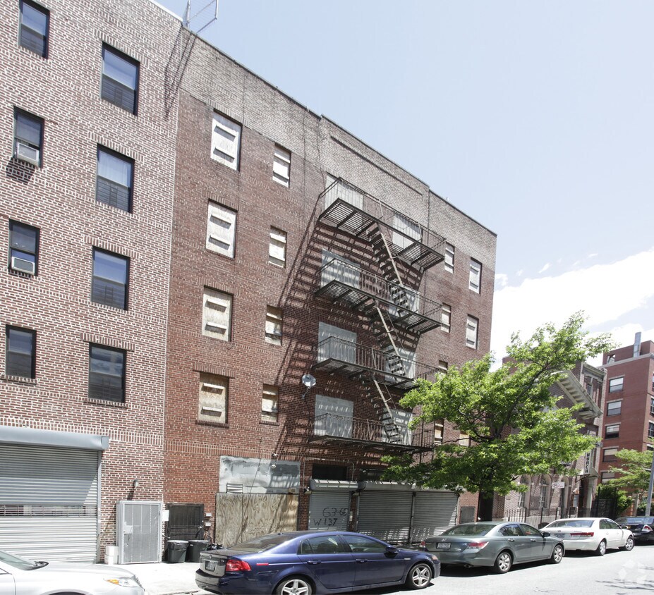 Building Photo - 63 W 137th St