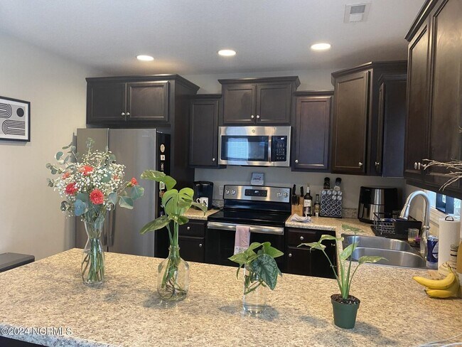 Building Photo - Beautiful 3 Bedroom, 2.5 Bath Home - 107 G...