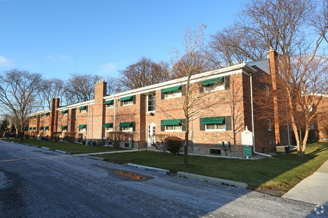 Building Photo - Bella Vista Manor