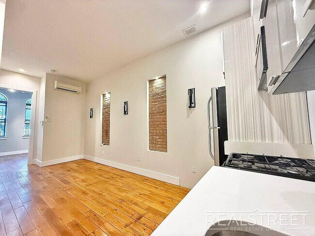 Foto del edificio - Bushwick Avenue