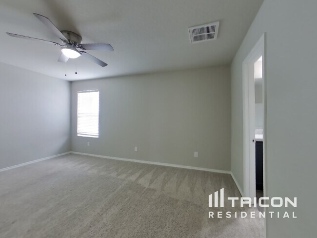 Foto del edificio - 5014 Everett Loop