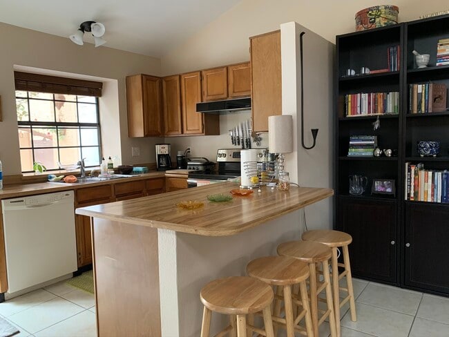 kitchen - 5704 E Aire Libre Ave