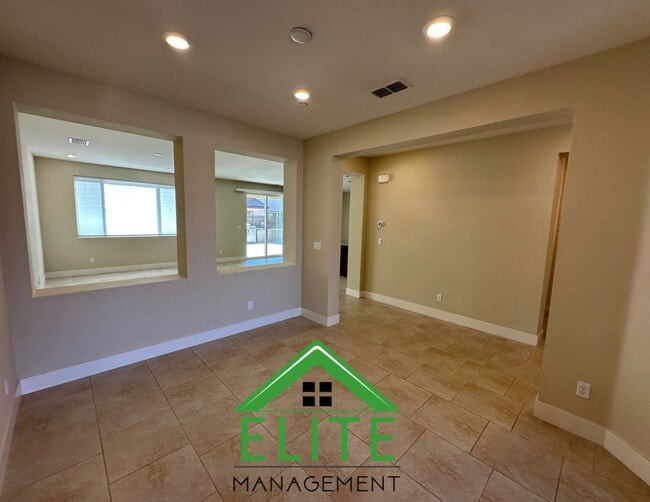 Foto del edificio - Charming and Spacious Home in Desirable El...