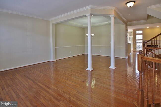 Building Photo - 15845 Bobolink Dr